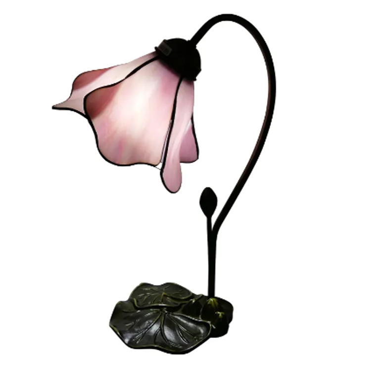 Cad é na feidhmchláir shonracha atá ag lampa tábla i gcásanna éagsúla?