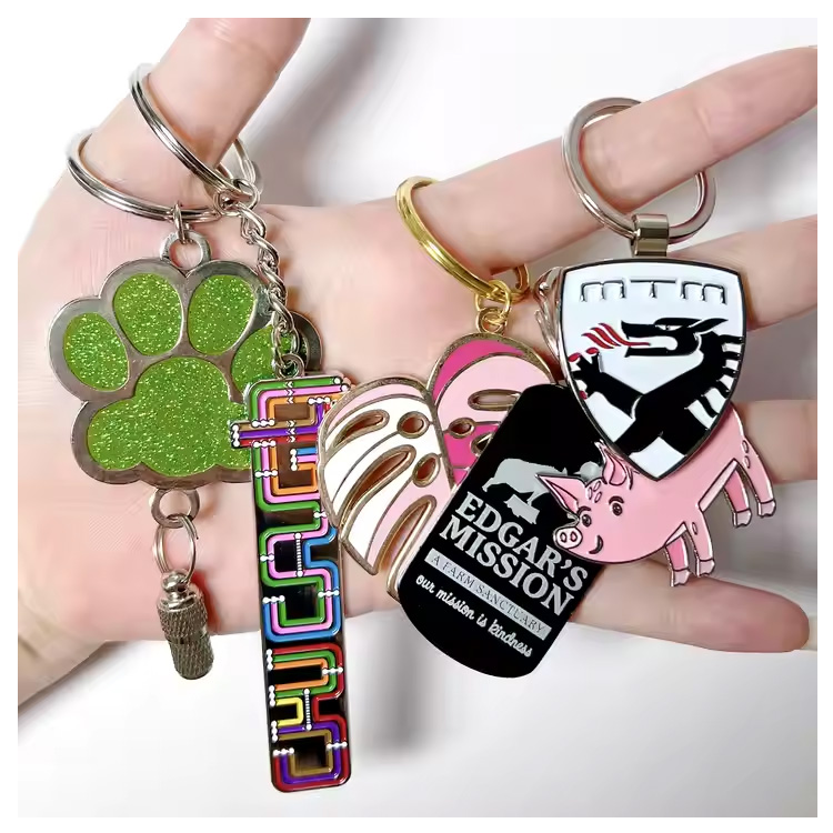 Keyrings lógó saincheaptha bronntanais cuimhneacháin phearsantaithe
